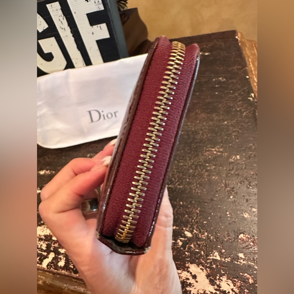 Beautiful Dior Patent Leather Bicolor Wallet - Picture 7 of 16